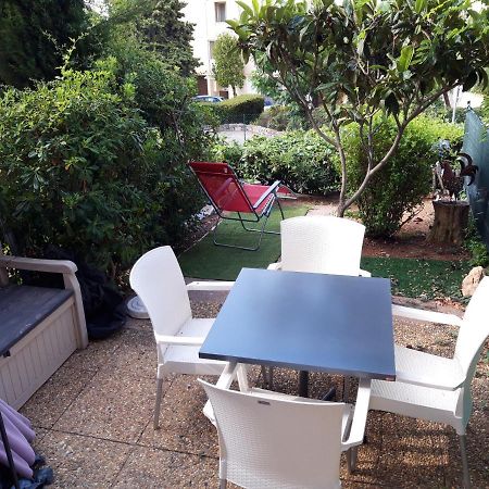 T2, Jardin, Veranda Chambre, Climatisation, Parking Privatif, Proche A Pied Centre, Plage, Gare, Pour 3 Adultes Ou 2 Adultes Avec 2 Enfants Bandol Exterior photo