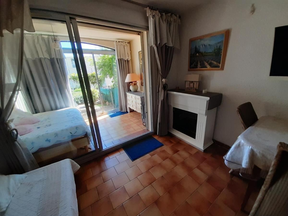 T2, Jardin, Veranda Chambre, Climatisation, Parking Privatif, Proche A Pied Centre, Plage, Gare, Pour 3 Adultes Ou 2 Adultes Avec 2 Enfants Bandol Exterior photo