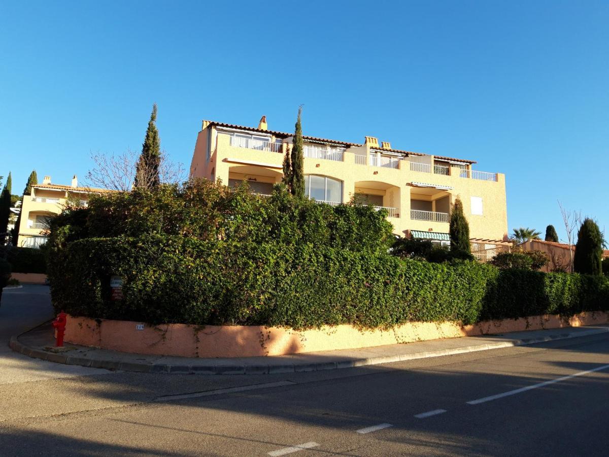 T2, Jardin, Veranda Chambre, Climatisation, Parking Privatif, Proche A Pied Centre, Plage, Gare, Pour 3 Adultes Ou 2 Adultes Avec 2 Enfants Bandol Exterior photo