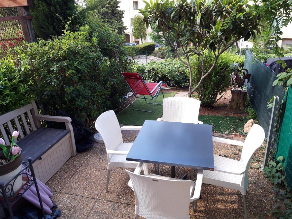 T2, Jardin, Veranda Chambre, Climatisation, Parking Privatif, Proche A Pied Centre, Plage, Gare, Pour 3 Adultes Ou 2 Adultes Avec 2 Enfants Bandol Exterior photo