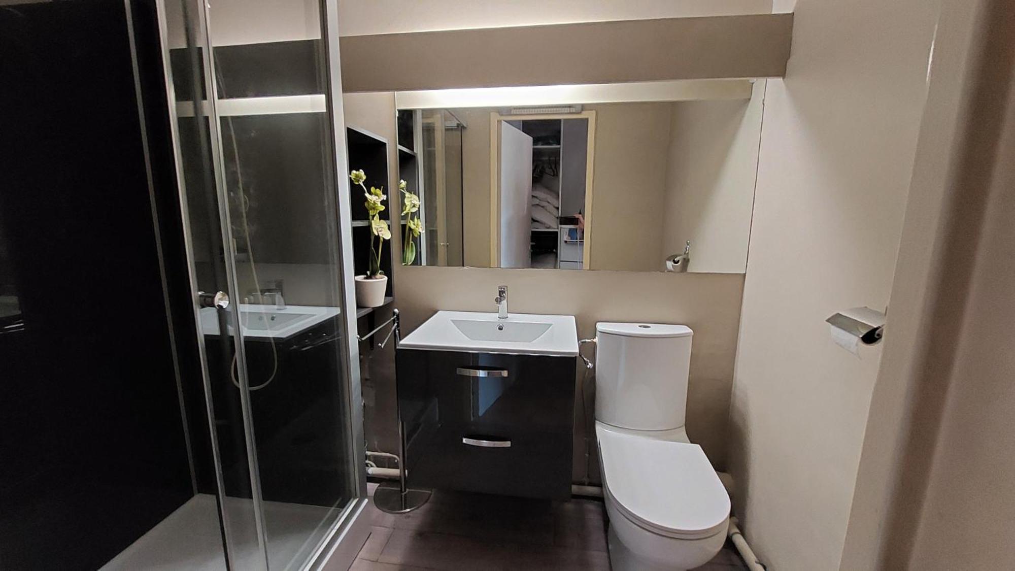 T2, Jardin, Veranda Chambre, Climatisation, Parking Privatif, Proche A Pied Centre, Plage, Gare, Pour 3 Adultes Ou 2 Adultes Avec 2 Enfants Bandol Exterior photo
